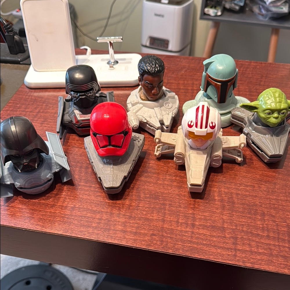 Star Wars Red and Gray Action Figures Playset